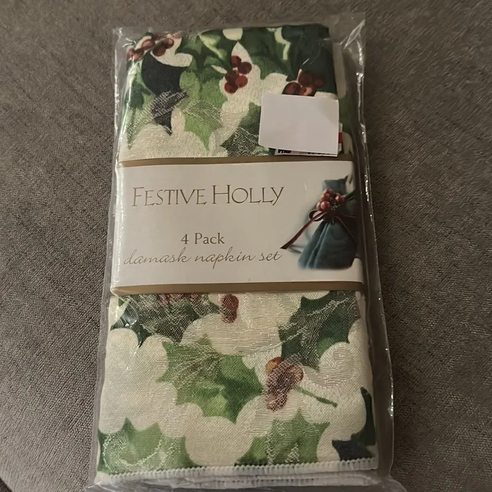 Festive Holly 4 Pack Damask Napkins Set!